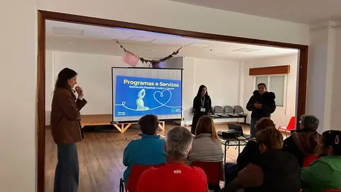 El encuentro informativo en Vilardev&oacute;s reuni&oacute; a 21 asistentes interesados en conocer los servicios gratuitos de la AECC.