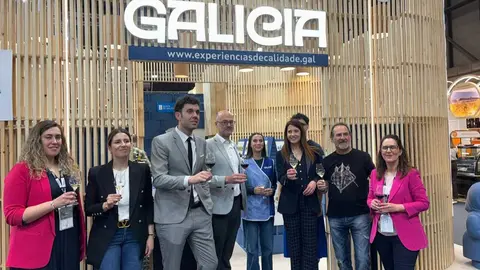 La Conselleira do Medio Rural, Mar&iacute;a Jos&eacute; G&oacute;mez, el director de Agacal, Mart&iacute;n Alemparte, y el gerente de la D.O. Monterrei, Gonzalo Losada, comparten un brindis en el Sal&oacute;n Gourmets.