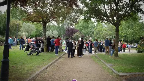 La densidad de las relaciones sociales y los espacios p&uacute;blicos cuidados sit&uacute;an al municipio como un refugio frente al colapso de las grandes ciudades. | Foto: Anabel G. Sim&oacute;n.