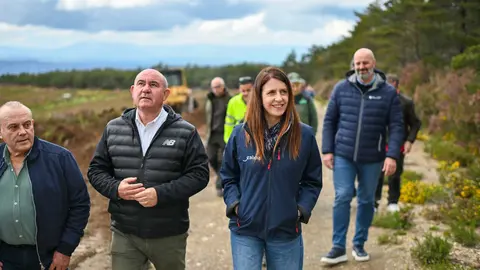 Visita institucional aos traballos forestais no concello de Laza.