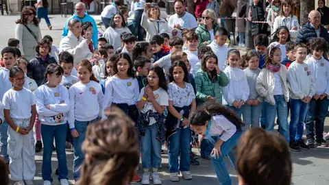 Estudantes dos CEIP Amaro Refojo e Princesa de Espa&ntilde;a durante a xuntanza musical en Ver&iacute;n. | Foto: Noelia Caseiro.