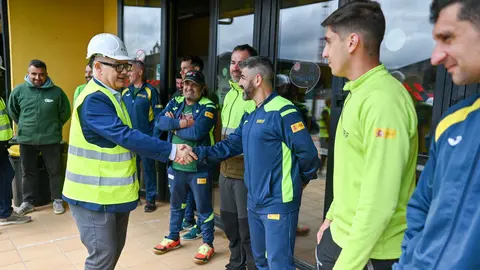 Eladio Santos supervis&oacute; el avance de las obras de modernizaci&oacute;n de la base de la BRIF de Laza. | FOTO: Noelia Caseiro.