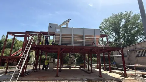 A ese nuevo vaso met&aacute;lico ir&aacute;n a parar los residuos s&oacute;lidos que transporte el agua, antes de que &eacute;sta sea tratada qu&iacute;micamente.