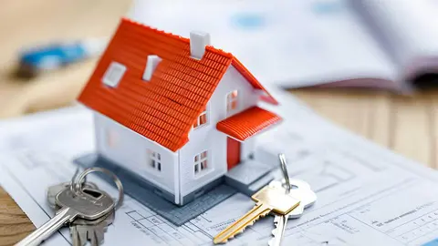 Comprar una vivienda, aceptar una herencia o embarcarse en el alquiler de un local comercial son decisiones financieras importantes. En todos estos escenarios existe un paso previo obligatorio que nunca deber&iacute;amos saltarnos si queremos evitar sorpresas desagradables o fraudes: solicitar la nota simple.