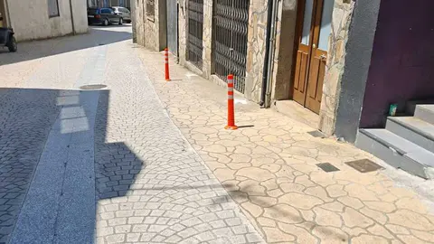Bolardos instalados en Viana do Bolo.