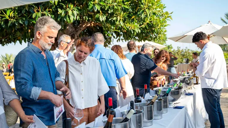 Mallorca acoge el showroom de la D.O. Monterrei con 22 bodegas y 45 vinos blancos y tintos | NOTICIAS VERÍN