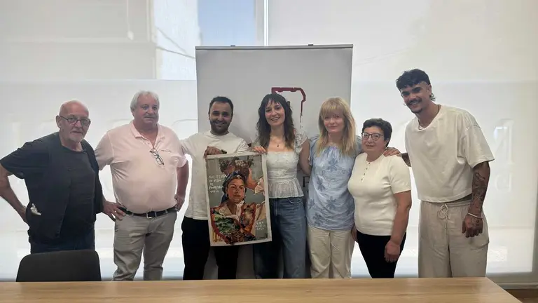 El cartel de la XIX Feira do Viño de Monterrei recae en un diseño Carmen Alberto Rodríguez, elegido entre 44 obras | NOTICIAS VERÍN