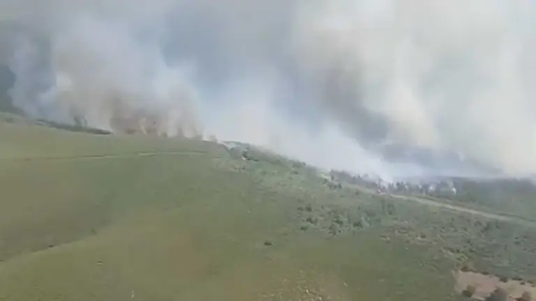 Activada la Brif de Laza en el incendio de A Mezquita, que ya supera las 20 hectáreas | NOTICIAS VERÍN