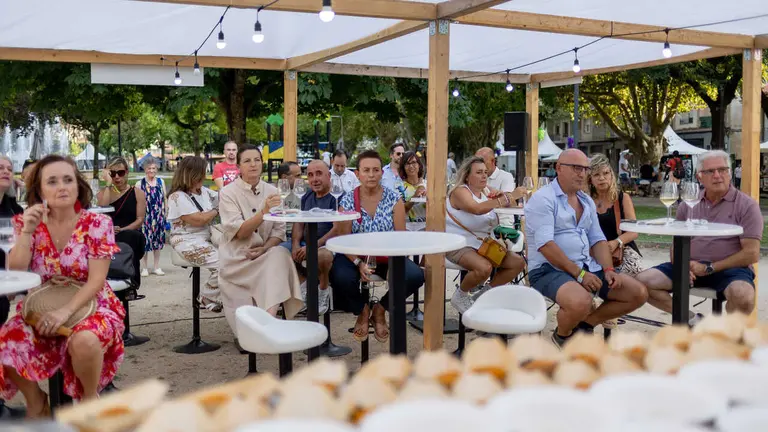 Showcookings con productos de Experiencias de Calidade, catas y juegos infantiles en la XIX edición de la Feira do Viño de Monterrei