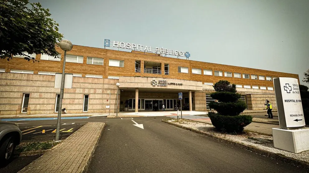 Fachada principal del Hospital Comarcal de Ver&iacute;n, cuyos servicios m&eacute;dicos centran el debate entre los trabajadores y la administraci&oacute;n.