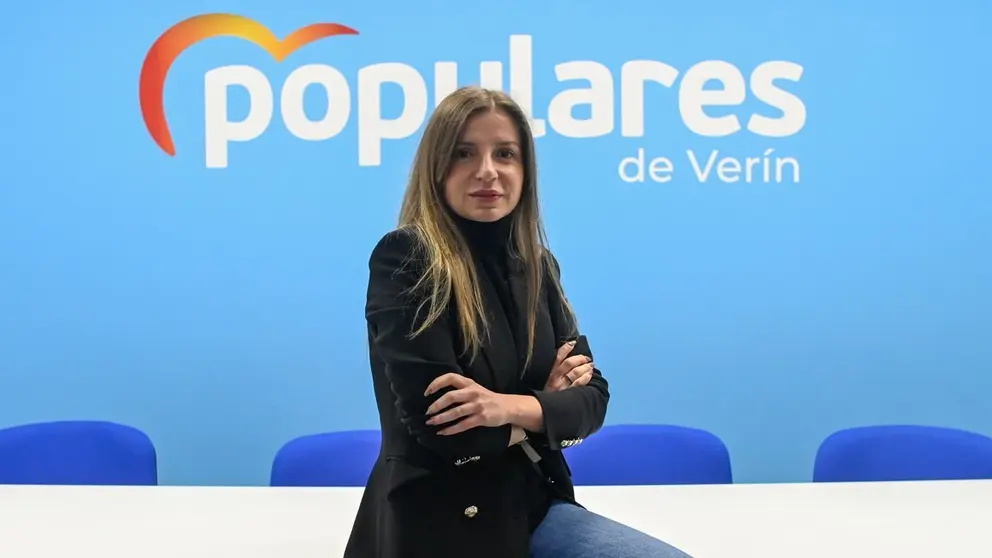 Lara Da Silva, en la sede de los Populares verinenses. | FOTO: Noelia Caseiro.