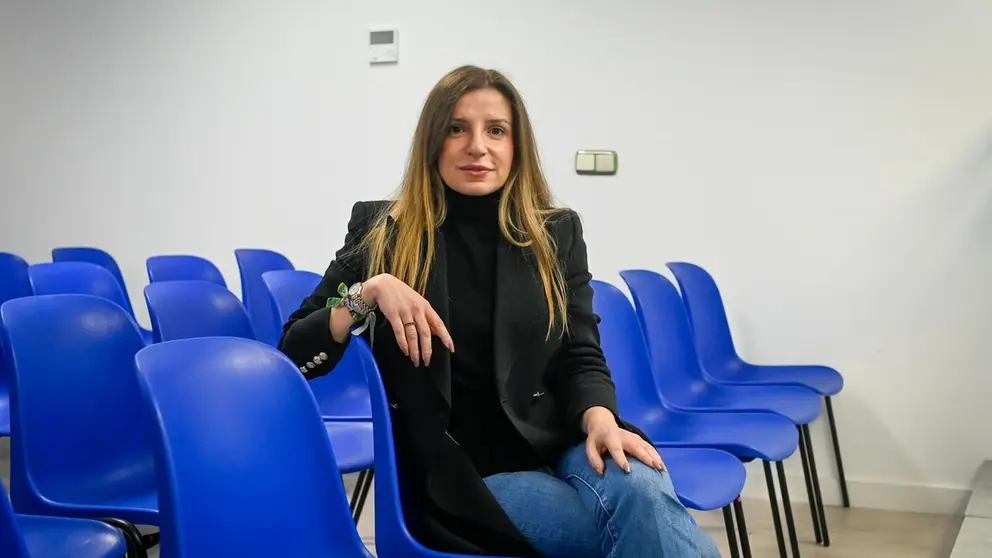 Lara Da Silva, en la sede de los Populares verinenses. | FOTO: Noelia Caseiro.