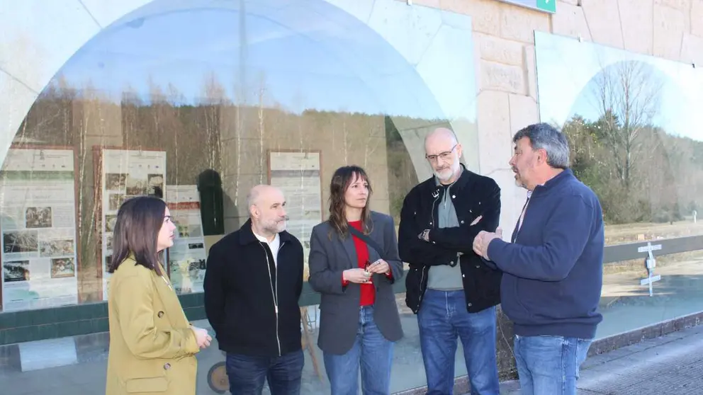 Instalaci&oacute;ns da antiga estaci&oacute;n da Vilavella, onde existen vivendas e un albergue sen uso.