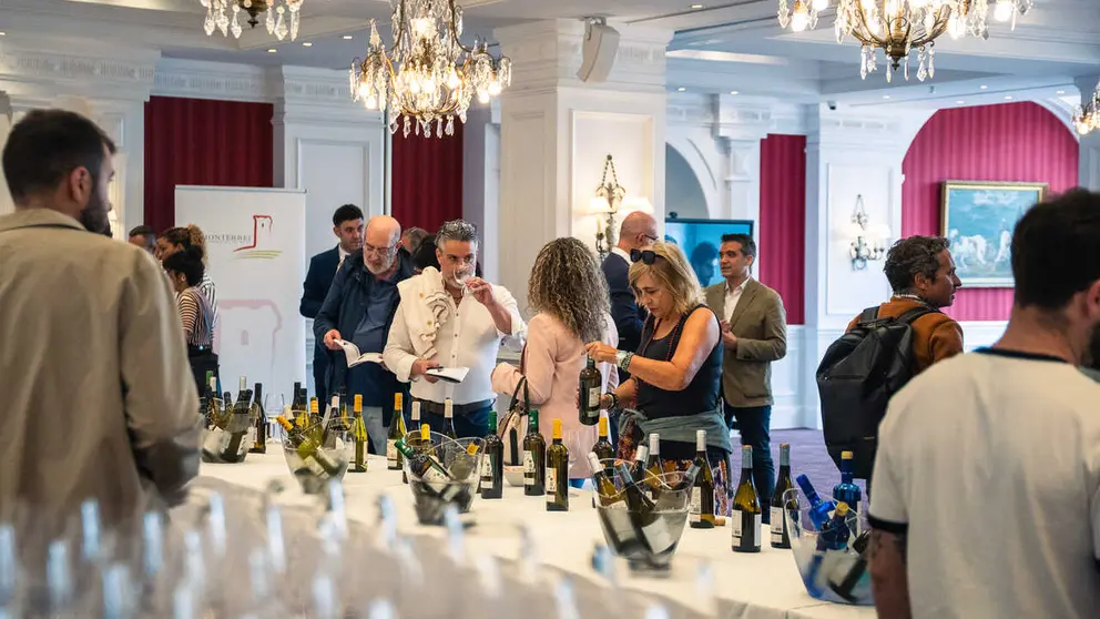 Profesionales del sector descubren los vinos de la D.O. Monterrei.
