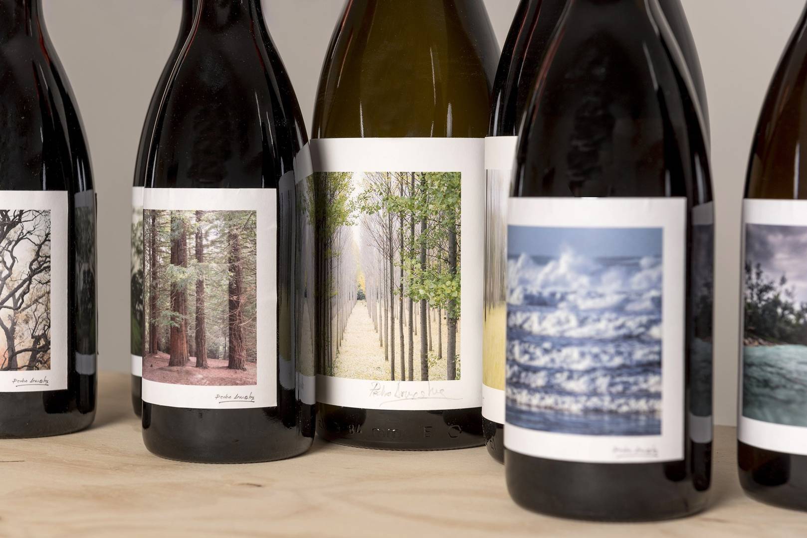 Algunhas das botellas da colección.