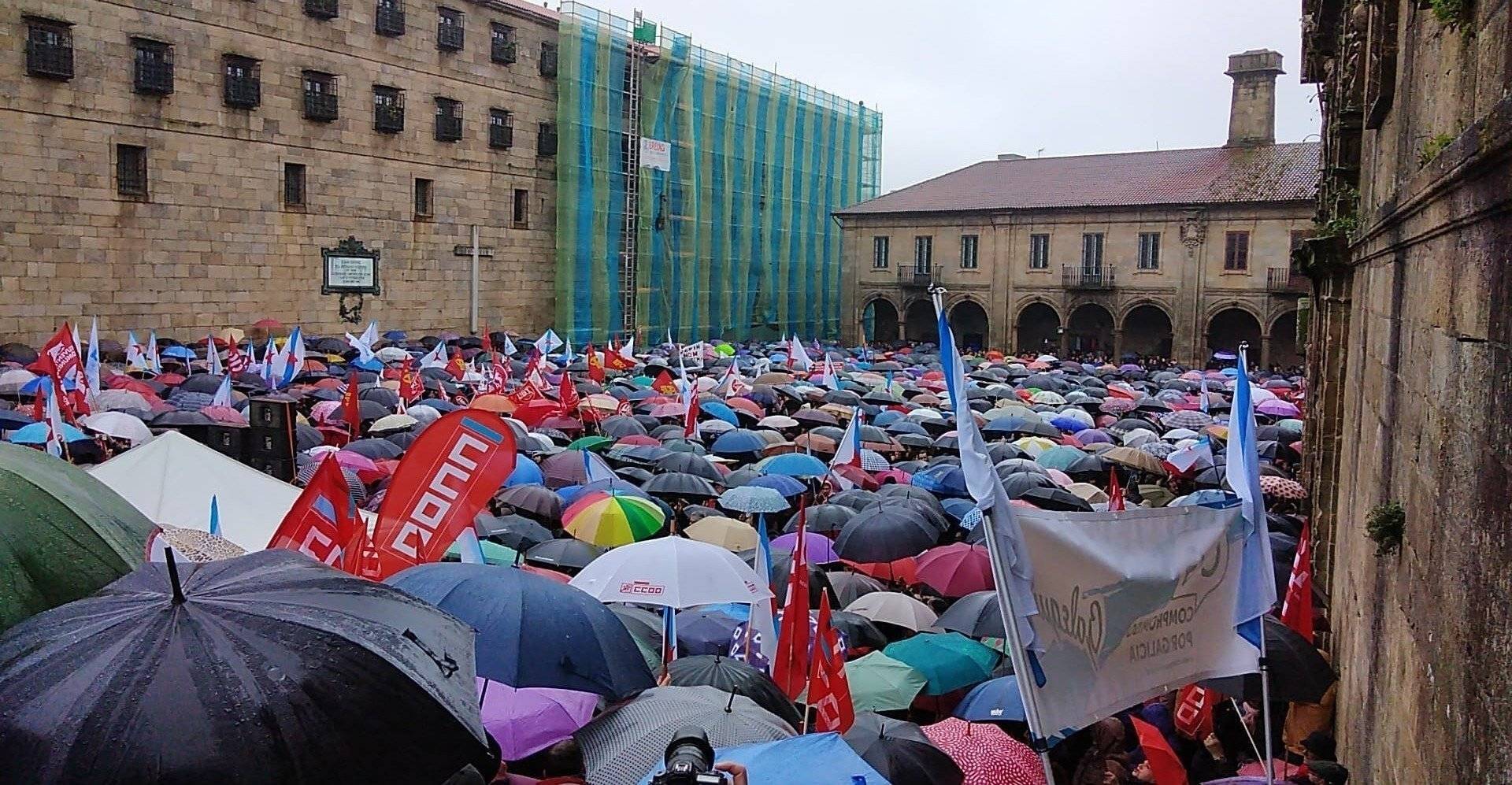 Manifestación na praza da Quintana de Santiago.