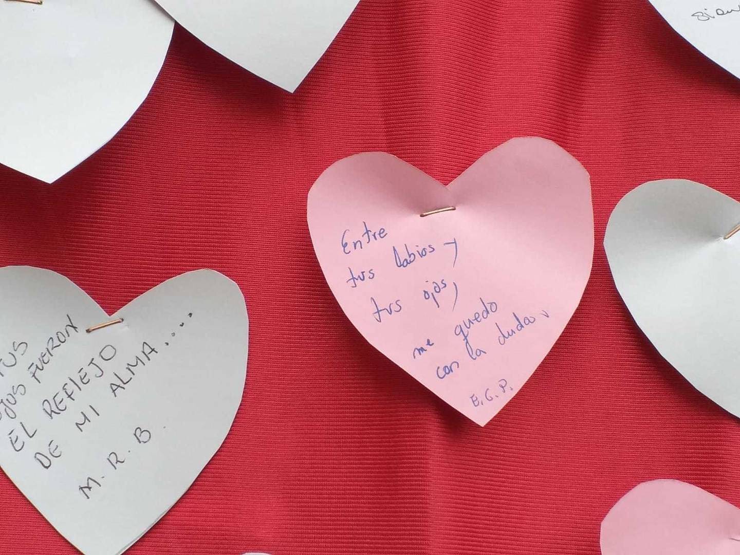 Una de las dedicatorias de uno viandante. | FOTO: Xosé Lois Colmenero.