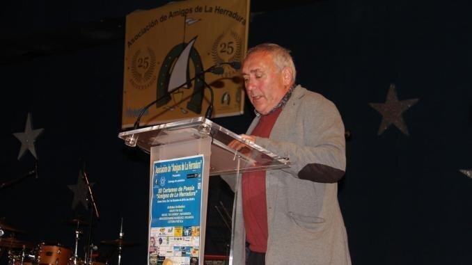 PAULINO-ALVAREZ-DURANTE-EL-PREMIO-POESIA-AMIGOS-LA-HERRADURA-19