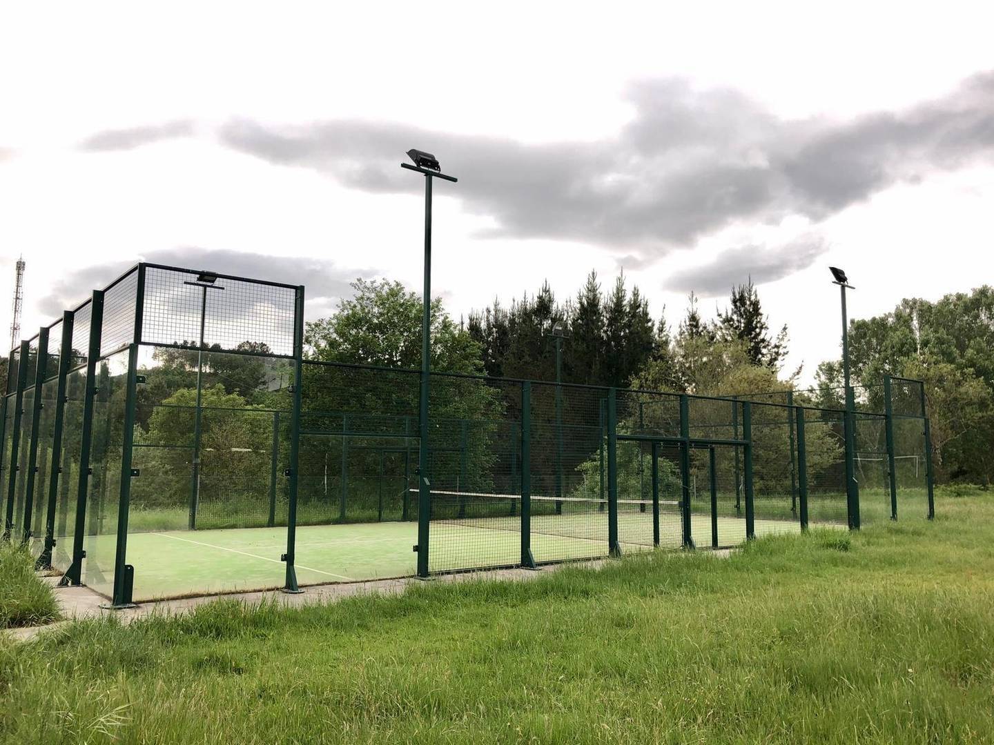 Cancha del área recreativa de O Toural, en Laza.