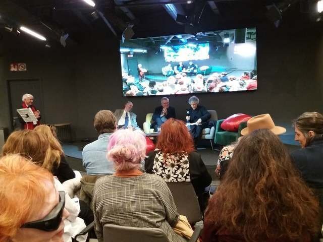 O coordinador da obra, Antonio Nieto Rodríguez, xunto con tres dos autores da mesma, Ouke Leele, Xosé Perozo e Pedro Mansilla, no acto de presentación do libro no Corte Inglés de Callao, en Madrid. | FOTO: Recuperada.