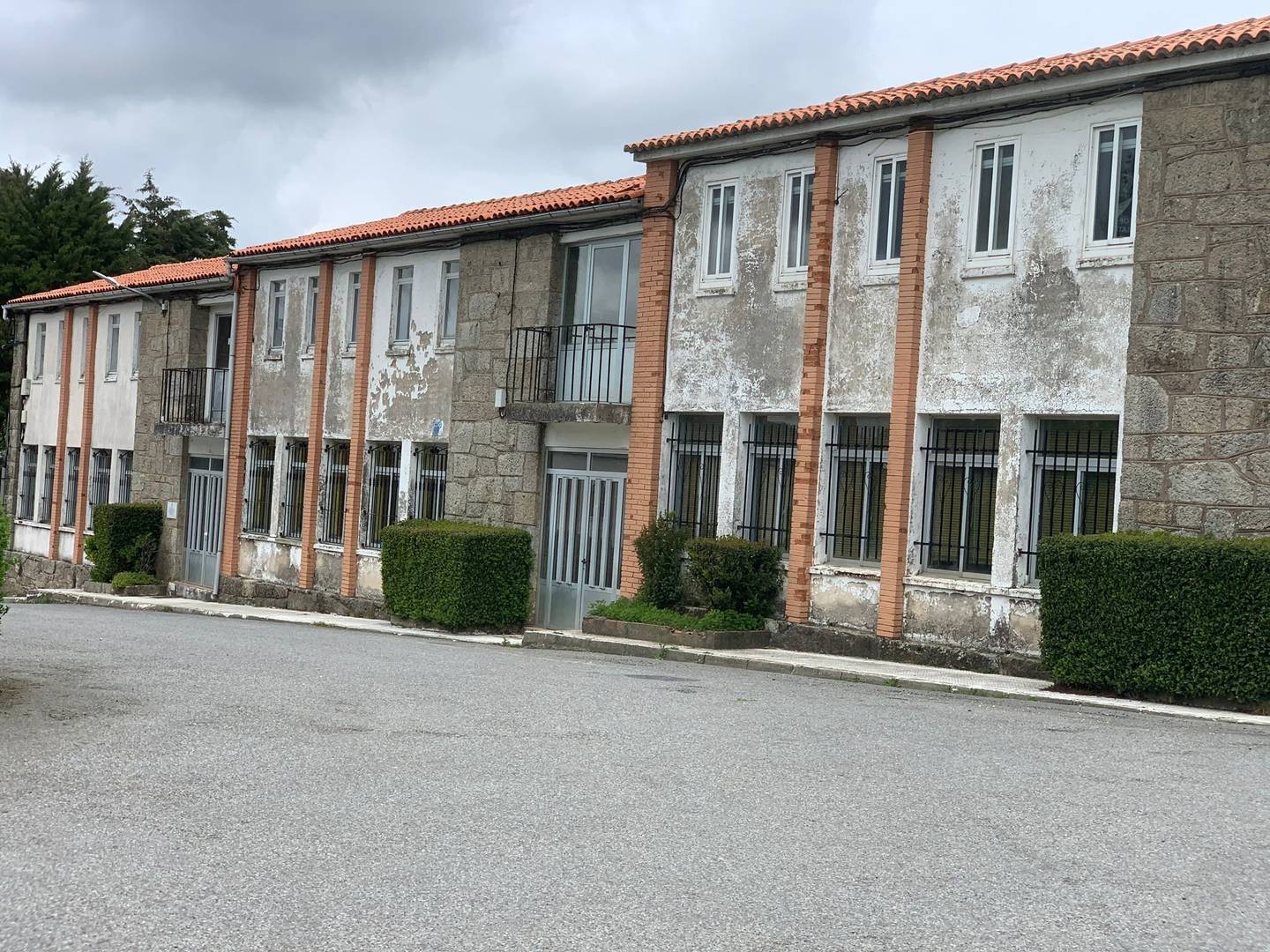 A GUDIÑA-RESIDENCIA-ESCOLAS VELLAS