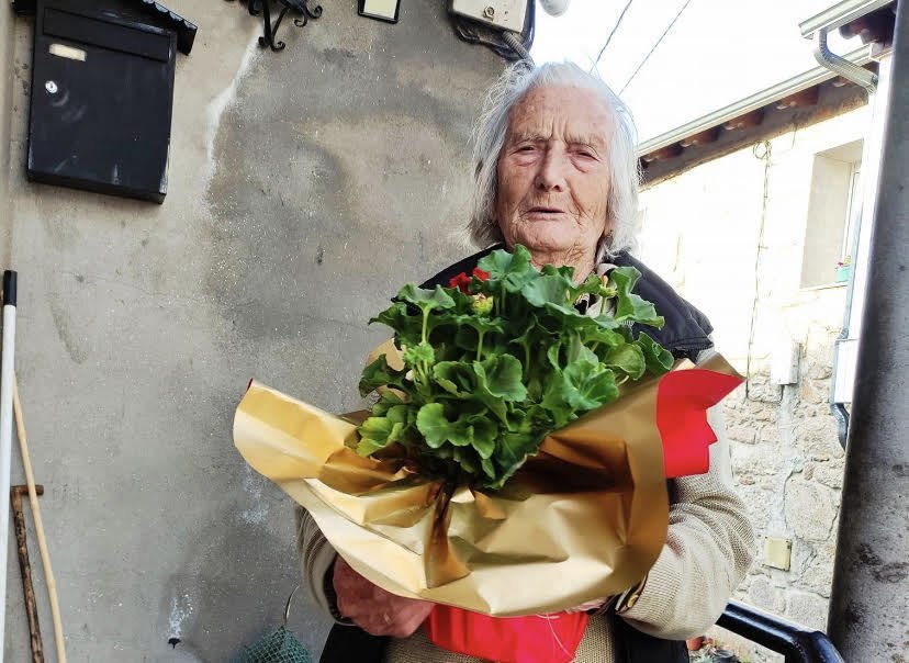 Gloria, cunha pranta, no día que cumpriu 93 anos, | FOTO: M. Ceballos