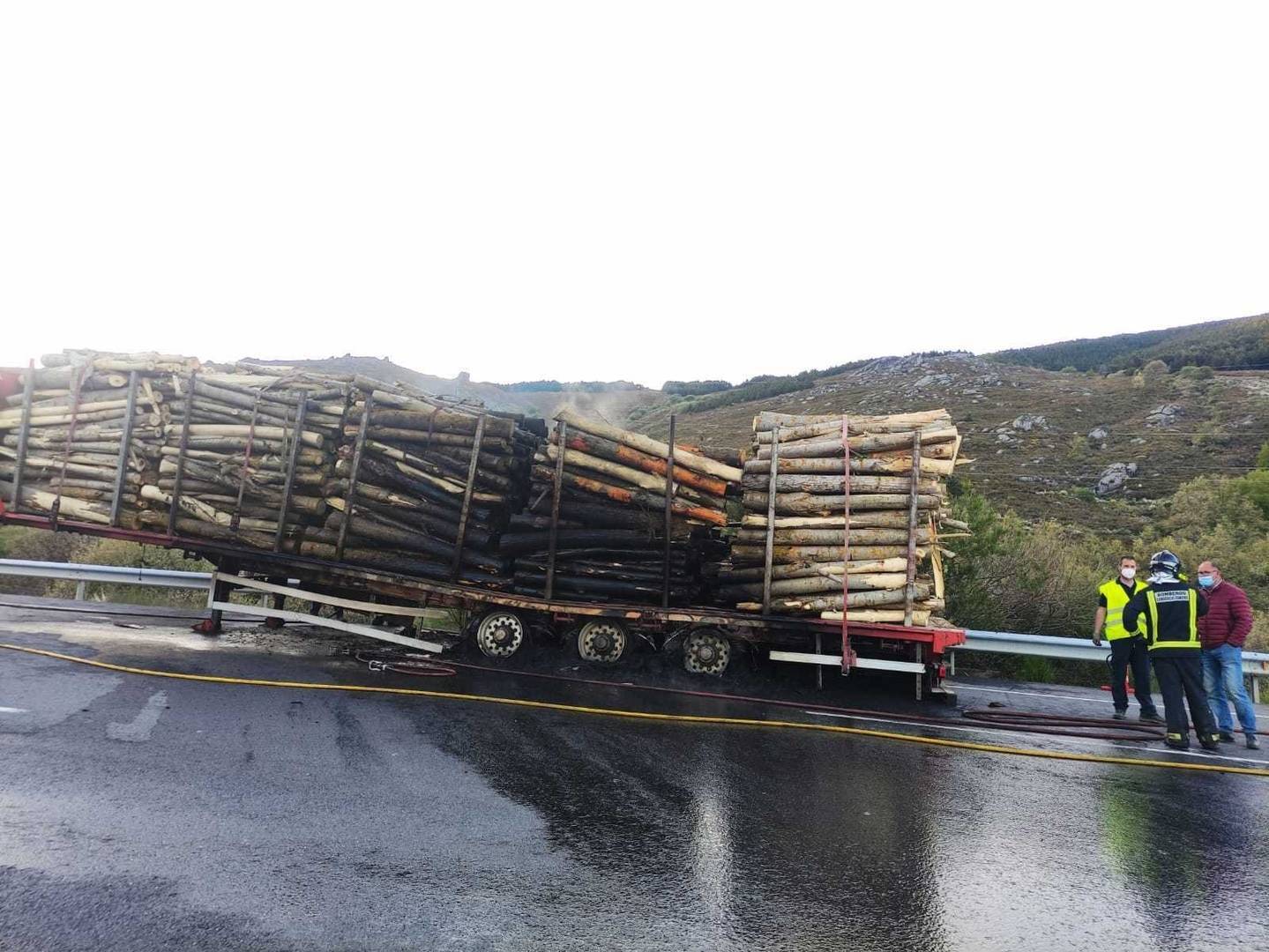 Lubián-incendio-autovía-camión-M. Ceballos