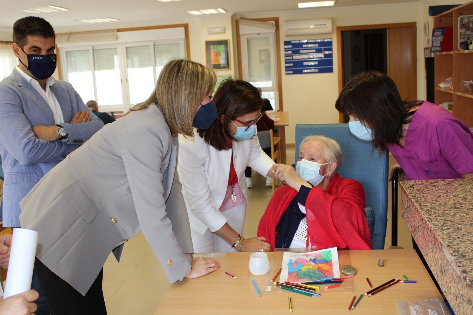 Fabiola García, Gabriel Alén e Ana María Villarino, no centro de día de Oímbra.