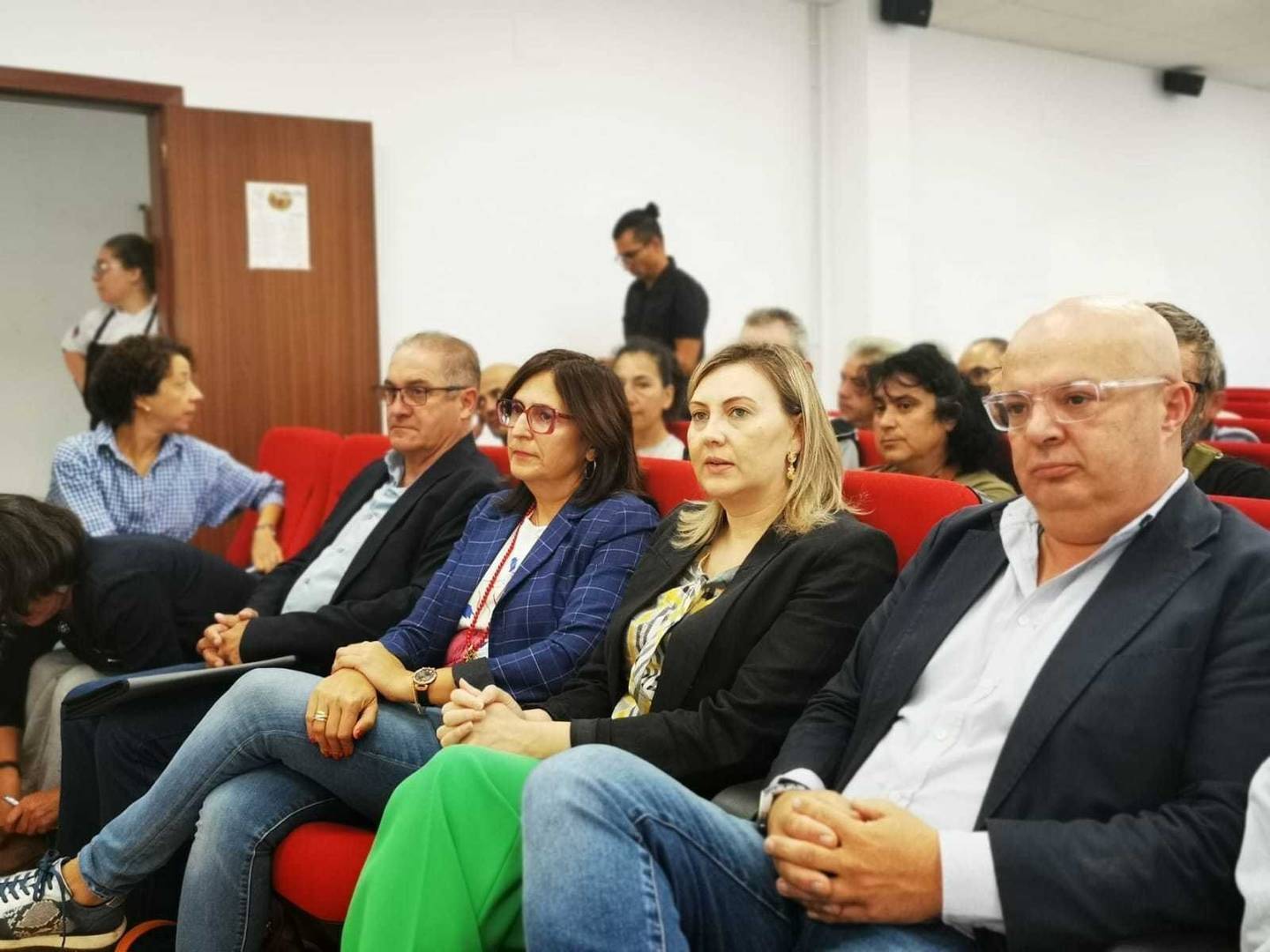 Desde la izquierda, Amable Fernández, alcalde de Manzaneda; Ana María Villarino Pardo, alcaldesa de Oímbra; Emma González, xerente do Inorde, e José María Lago, deputado provincial. | FOTO: Xosé Lois Colmenero.