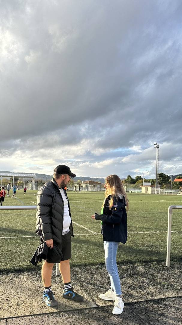 Aitor Álvarez y Lara Da Silva, en su visita a las instalaciones municipales de A Granxa. | FOTO: Cedida.