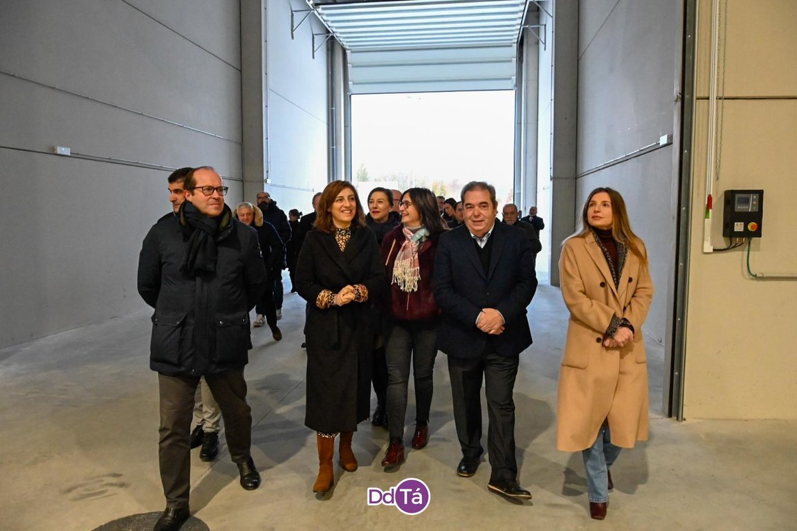 Javier Domínguez, presidente de Sogama; a conselleira Ángeles Vázquez; a rexedora de Oímbra, Ana María Villarino; Gerardo Seoane, alcalde de Verín e a voceira do PP verinense, Lara Da Silva. | FOTO: Noelia Caseiro.