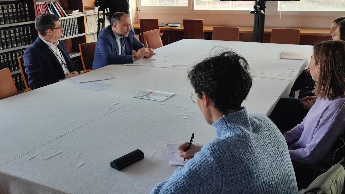 García Comesaña y Félix Rubial, dando explicaciones a la plataforma.