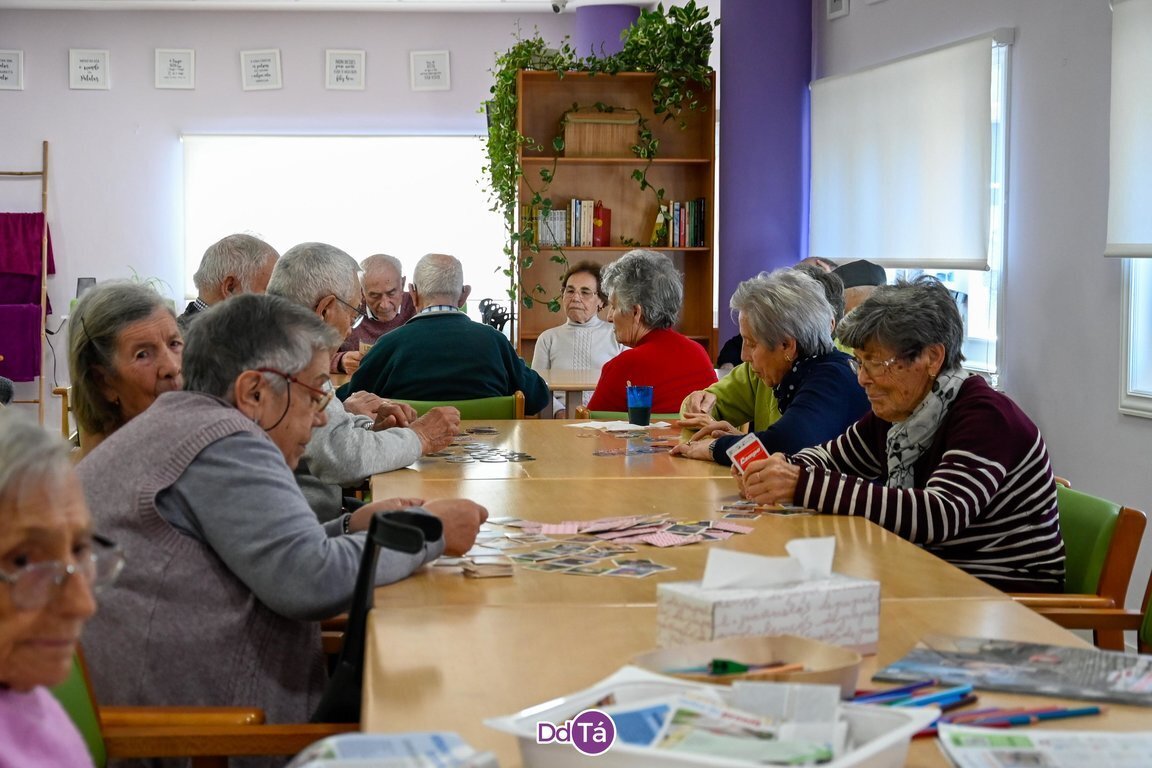 Usuarias de Solleira, en una de las actividades que organizan sus profesionales. | FOTO: Noelia Caseiro.
