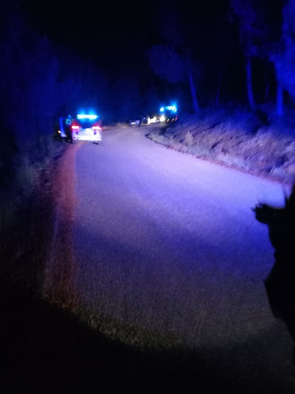 El escarpado terreno dificultó las labores de rescate del accidentado. | FOTO: GES Gudiña.