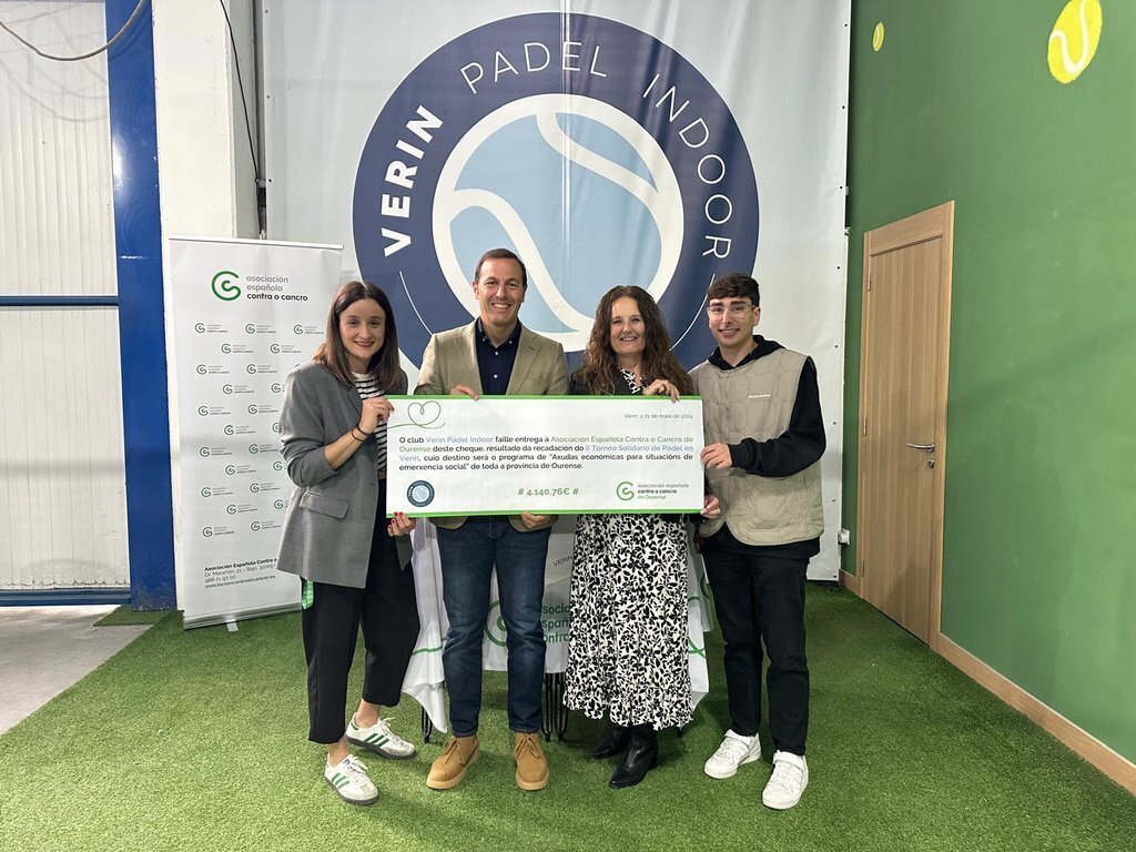 Germán Rodríguez-Saá; a profesional da asociación, Kelly Pereira; a xerente do club Verín Pádel Indoor, Isabel María Salgado; o director deportivo do club Verín Pádel Indoor e encargado do torneo; Jose Palomares.