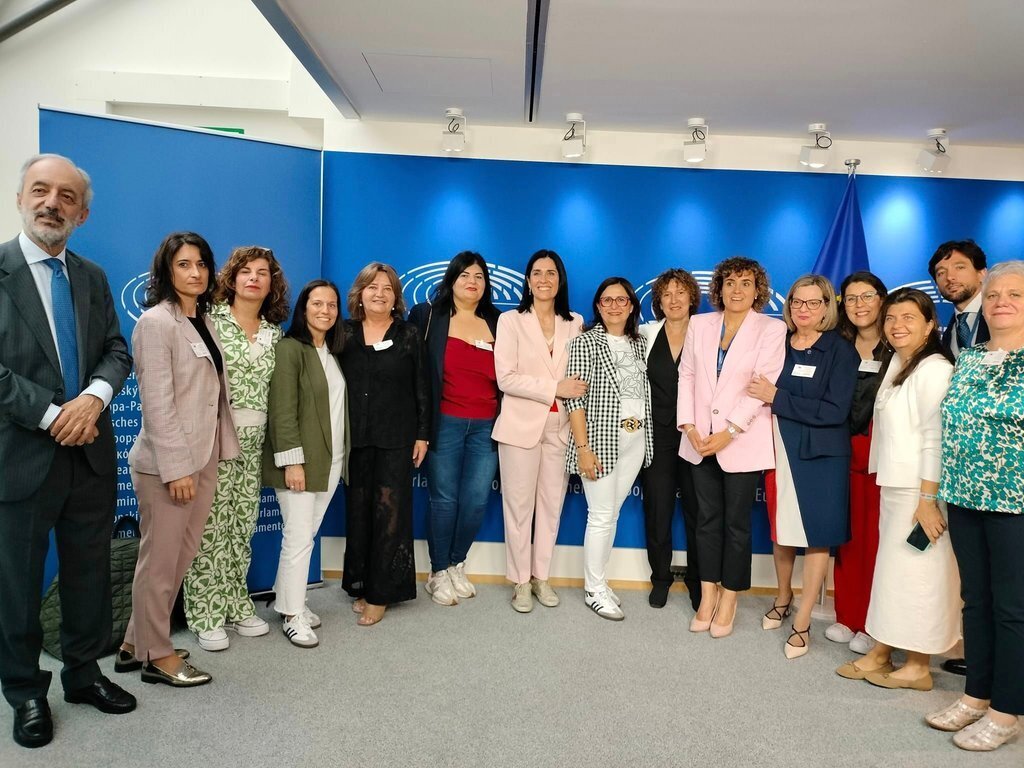 202406 Alcaldesas PP Ourense visitan Parlamento Europeo en Bruselas