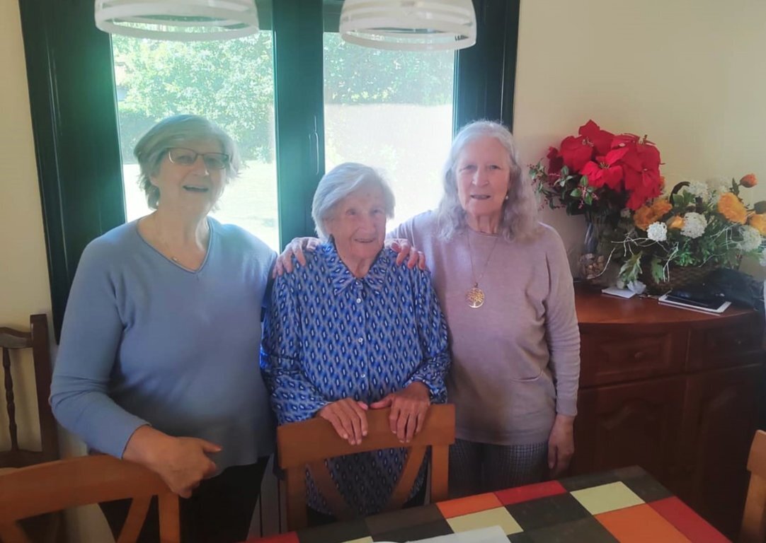 Flores García y sus hijas