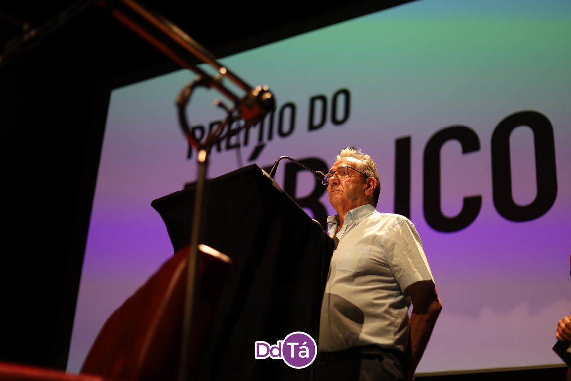 Antonio Gerardo Gómez, de Pato Joyeros, en el momento de la entrega del premio del Público y antes de recordar a su querido Plácido Romero. | FOTO: Anabel G. Simón.