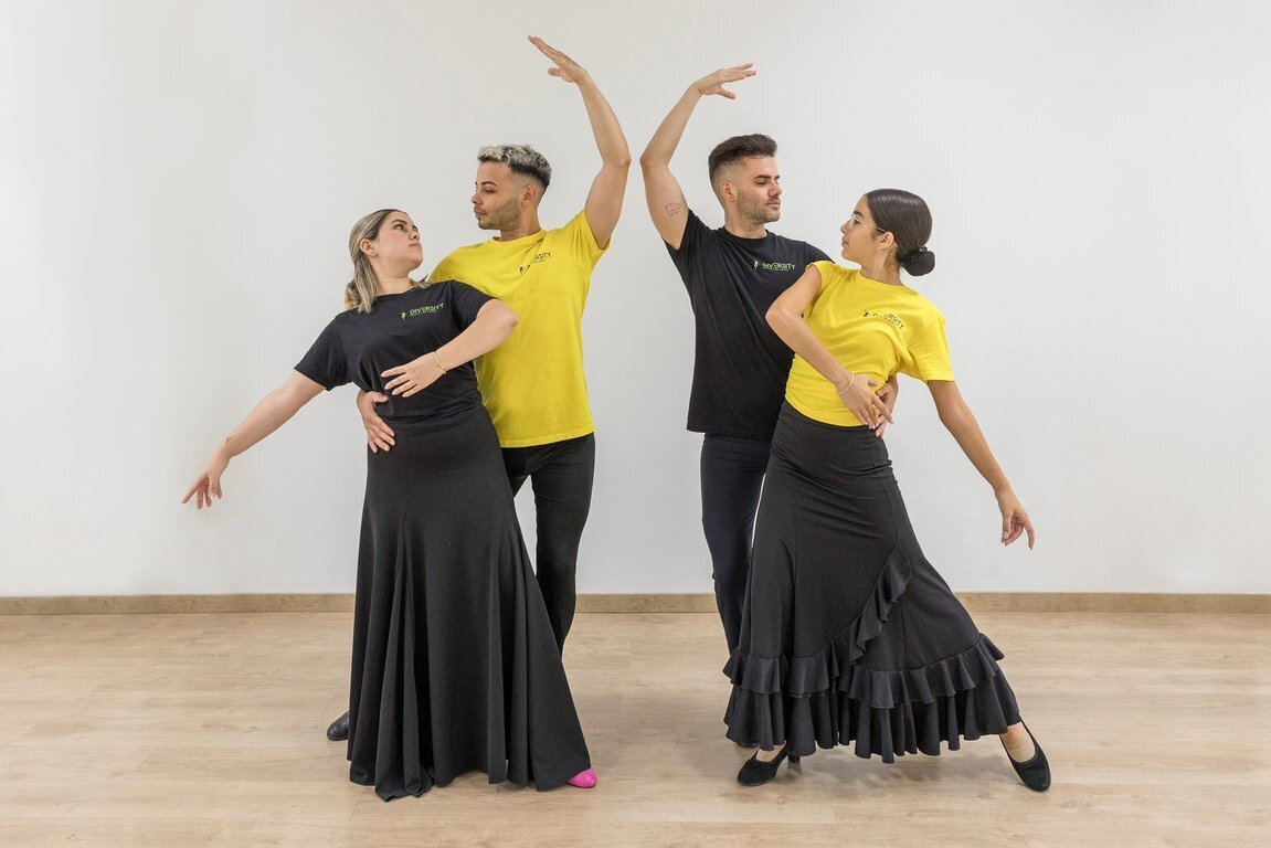 Escuela de danza Diversity. Profesores Principales: Andres Barreiro Hernandez y Angel Luis Lambert. Profesora: Amanda Barreiro Hernandez. Monitora Auxiliar: Sara Crespo Fernandez