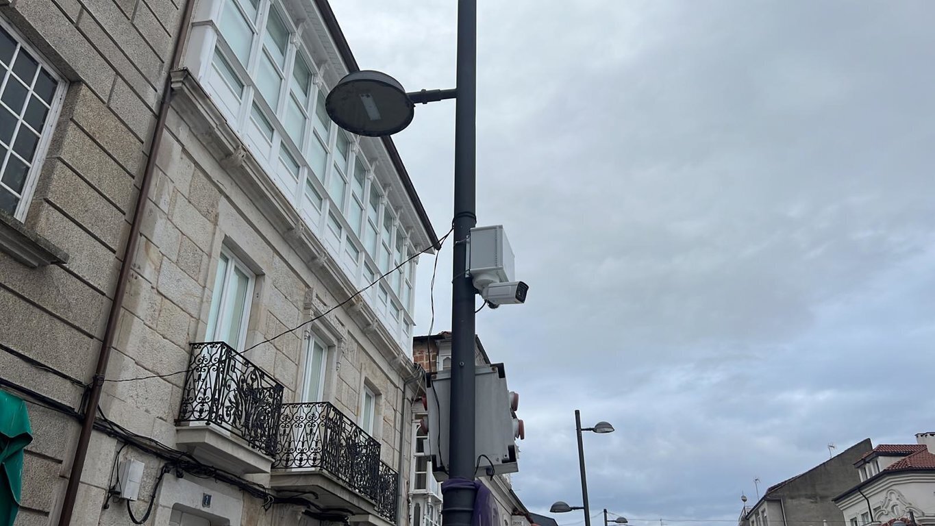 20241011 Instalación primeras cámaras vigilancia Verín03, ubicación: Plaza Mayor