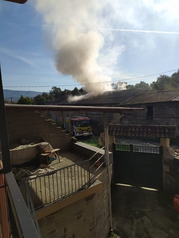 20241107 Incendio casa Vences (3)