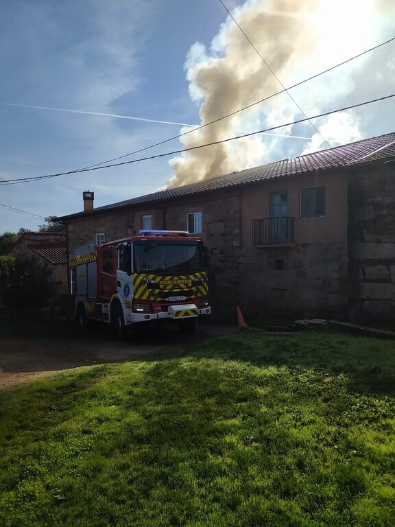 20241107 Incendio casa Vences (1)