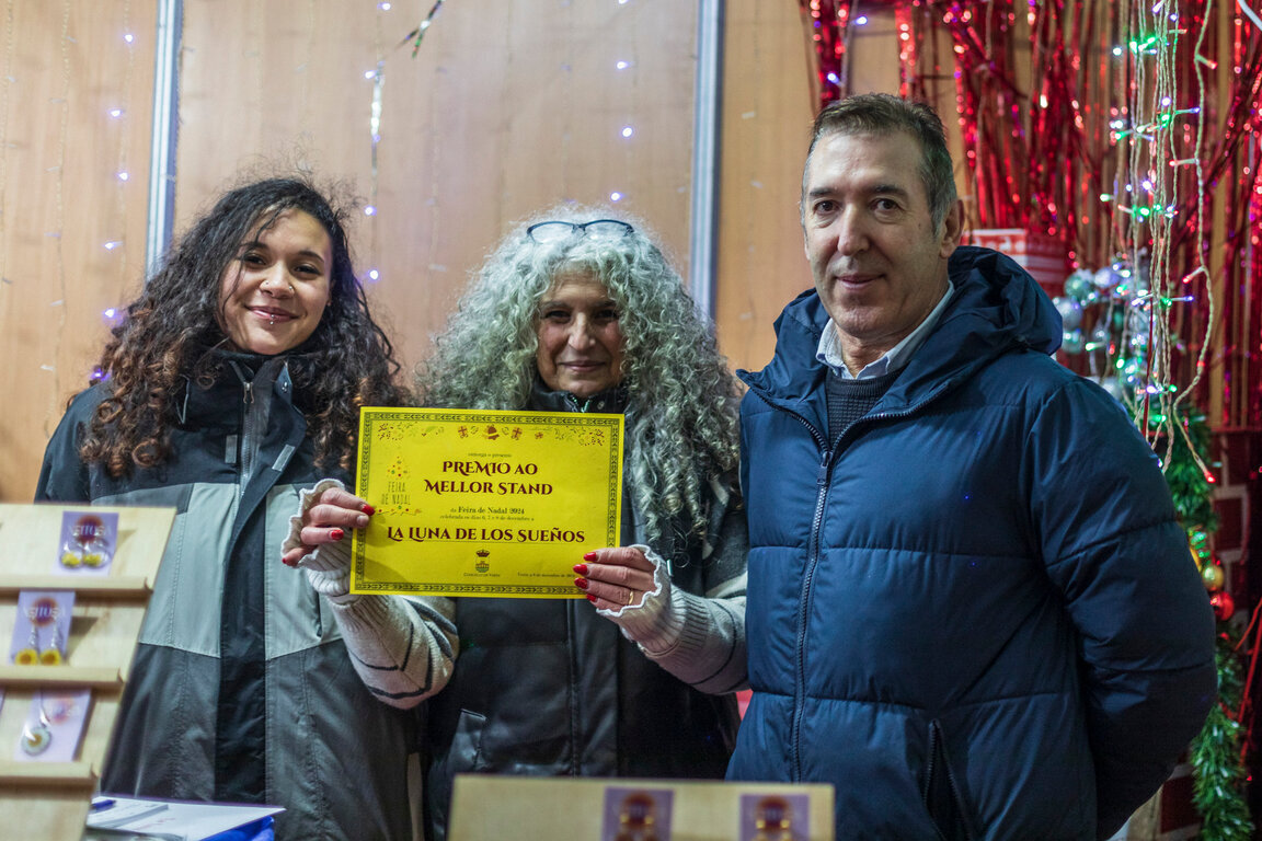 202412 feira nadal verin, mellor stand La Luna de los sueños-Yolanda Hernández e Beatriz Cándido con Manuel Luorenzo