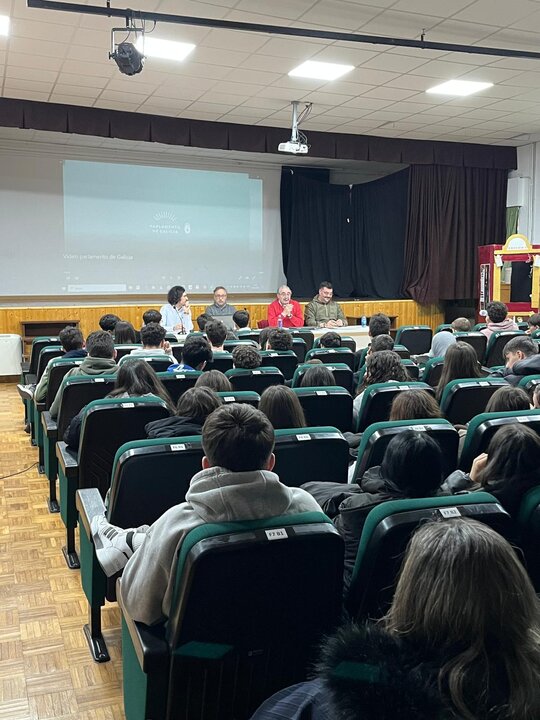20250116 Chivite, escuela embajadora, Juan Carlos Francisco Rivera, Castor Gago e Diego Lourenzo conferencia (2)