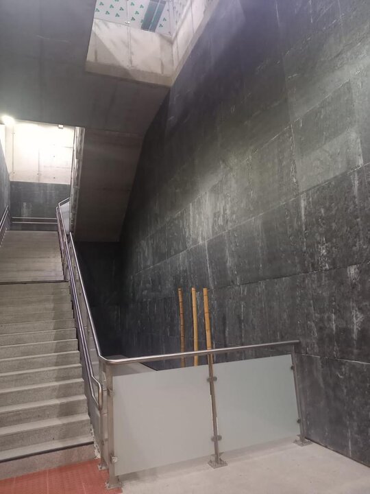 El proyecto de la estación contemplaba el hueco del ascensor inexistente.