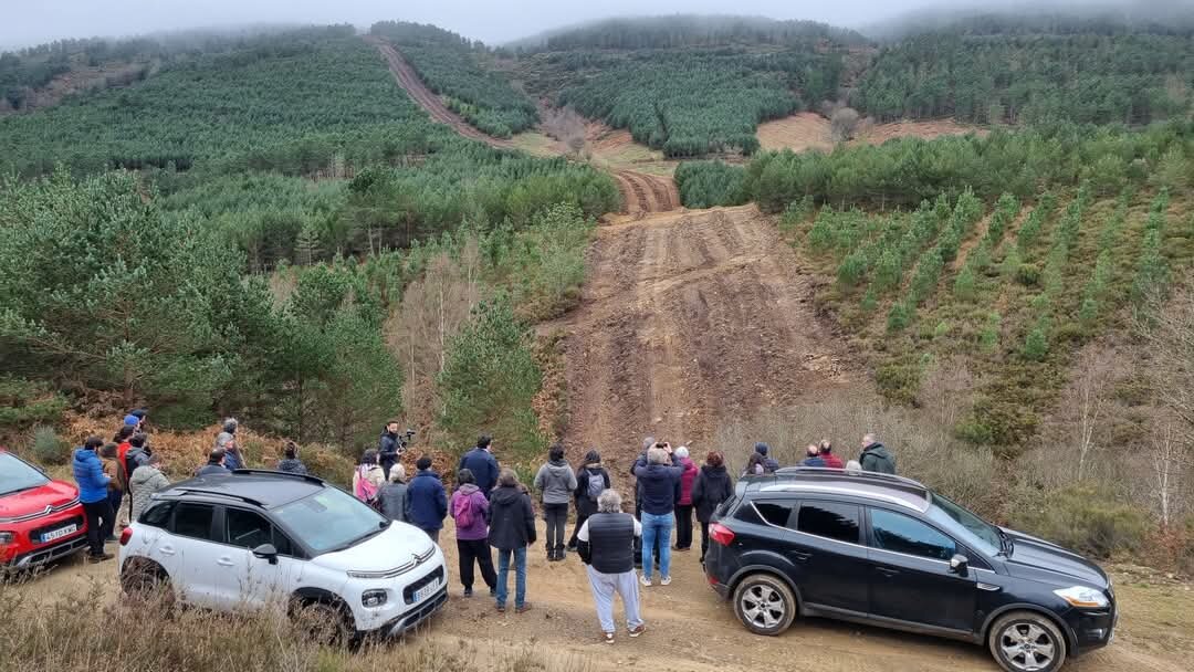 Imagen de la visita sobre el terreno en Laza.