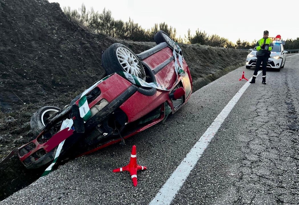 El conductor fue trasladado al hospital de Verín.