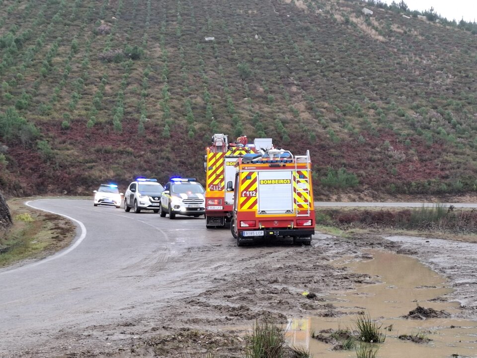 20250225 Accidente Vilardevós, enlace con la A52, barranco (3)