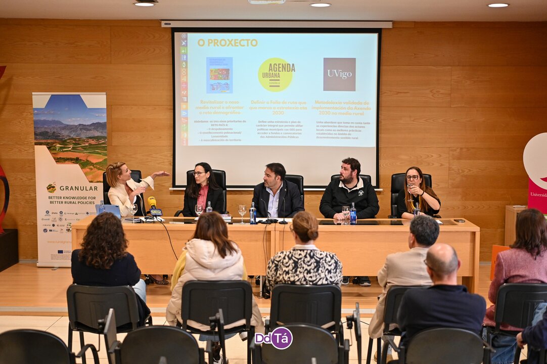 Participantes do proxecto 'Axenda 2030. Plan de localización dos ODS en oito municipios do rural ourensán' | FOTO: Noelia Caseiro.