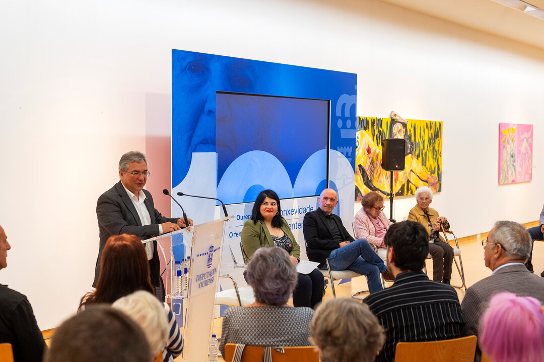 “OURENSE, CLAVE DA LONXEVIDADE. O FENÓMENO DAS PERSOAS CENTENARIAS”
O presidente provincial, Luis Menor, intervén na xornada de presentación do estudio “Ourense, clave da lonxevidade. O fenómeno das persoas centenarias”. No Centro Cultural Marcos Valcárcel. Tamén participan Robero Fernandez  e Pablo García (responsables do estudo) e as centenarias Laura Fernández e Elisa Soria.